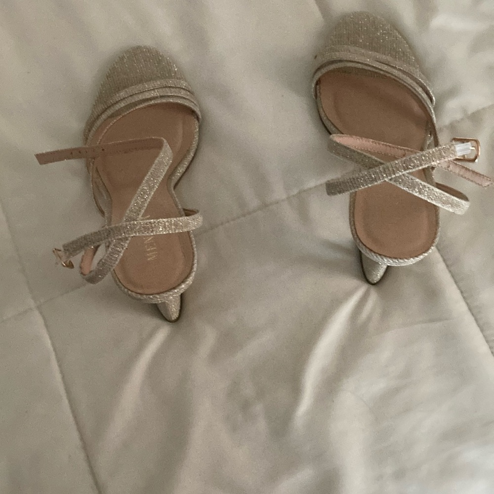 Menbur  brand: 37 matte gold strappy sandals. Heel  2-3 inches. Padded foot bed.